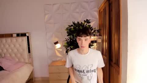 Snapshot of wyatt_rose chatting on November 6, 2025, 7:59 pm wyatt online show from November 6, 2025, 7:59 pm