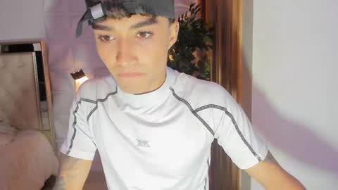 Snapshot of wyatt_rose chatting on November 27, 2025, 3:41 am wyatt online show from November 27, 2025, 3:41 am