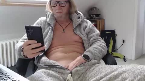 WyattEarp64 online show from November 26, 2025, 1:34 pm