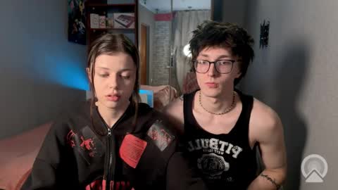 Philipp and Este online show from January 19, 2026, 4:05 am