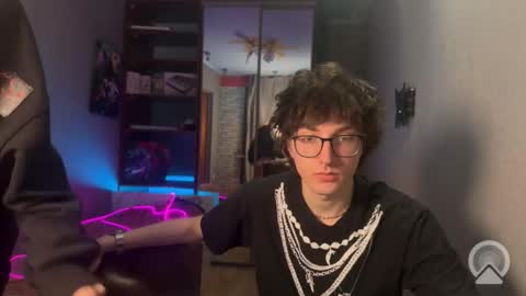 Philipp and Este online show from February 3, 2026, 3:15 am