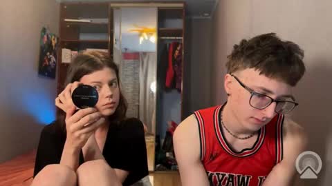 Philipp and Este online show from February 9, 2026, 5:22 am