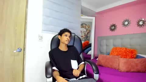 Snapshot of xaavier_foxx chatting on May 20, 2026, 7:09 pm xaavier_foxx online show from May 20, 2026, 7:09 pm