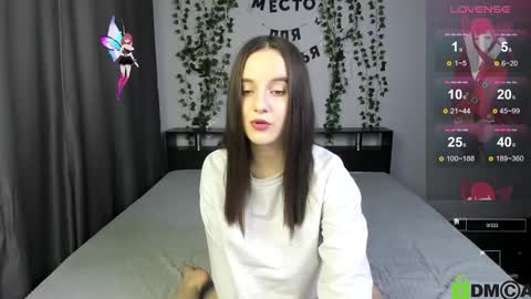 Lola online show from November 12, 2025, 6:19 pm