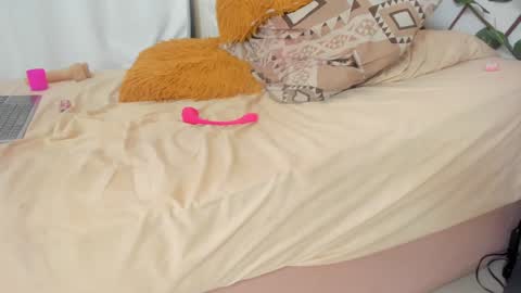       S A R A      100K followers online show from December 25, 2024, 5:47 pm