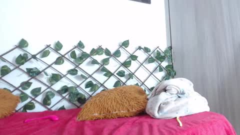       S A R A      100K followers online show from March 2, 2025, 2:43 pm