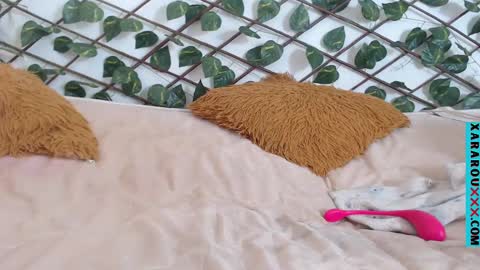       S A R A      100K followers online show from March 8, 2025, 12:52 pm