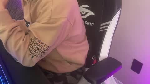 Snapshot of xburst chatting on December 15, 2024, 6:04 pm xburst online show from December 15, 2024, 6:04 pm