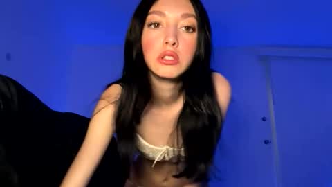 xenadreamx online show from March 11, 2026, 3:56 am