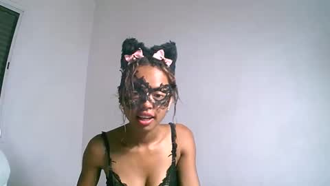 xenhuu online show from December 17, 2025, 4:46 pm