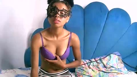 xenhuu online show from December 19, 2025, 8:16 pm