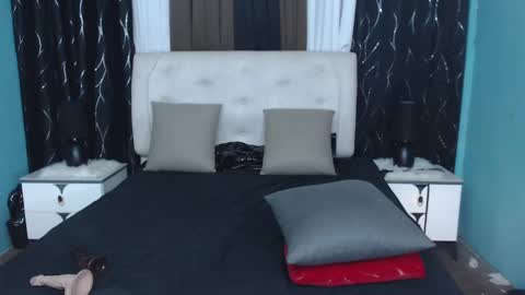 xhugesignificant69x online show from December 4, 2024, 12:41 am