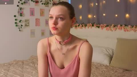 Luna and Lina online show from November 20, 2025, 4:12 am