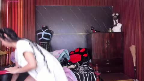 XiaQueen   I M online show from April 17, 2026, 11:57 am