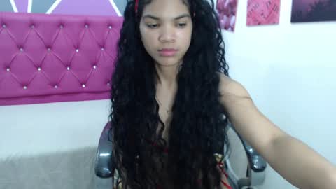 Snapshot of ximena_ruiz18 chatting on December 17, 2024, 1:05 pm Ximena Ruiz online show from December 17, 2024, 1:05 pm