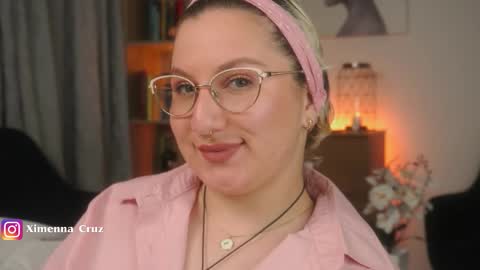 Snapshot of ximenna_cruz_ chatting on February 18, 2026, 11:28 am Xime Independent Artist online show from February 18, 2026, 11:28 am