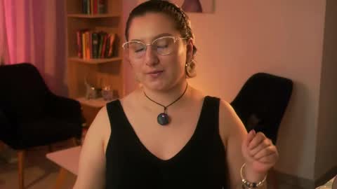 Snapshot of ximenna_cruz_ chatting on May 10, 2026, 1:16 pm Xime Independent Artist online show from May 10, 2026, 1:16 pm