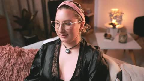 Snapshot of ximenna_cruz_ chatting on June 1, 2026, 11:34 am Xime Independent Artist online show from June 1, 2026, 11:34 am