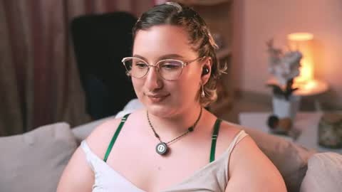 Snapshot of ximenna_cruz_ chatting on June 7, 2026, 3:27 pm Xime Independent Artist online show from June 7, 2026, 3:27 pm