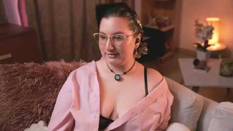 Snapshot of ximenna_cruz_ chatting on June 8, 2026, 12:05 pm Xime Independent Artist online show from June 8, 2026, 12:05 pm