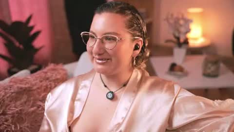 Snapshot of ximenna_cruz_ chatting on June 10, 2026, 1:54 pm Xime Independent Artist online show from June 10, 2026, 1:54 pm
