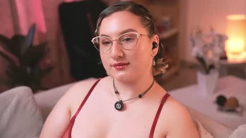 Snapshot of ximenna_cruz_ chatting on June 13, 2026, 12:36 pm Xime Independent Artist online show from June 13, 2026, 12:36 pm