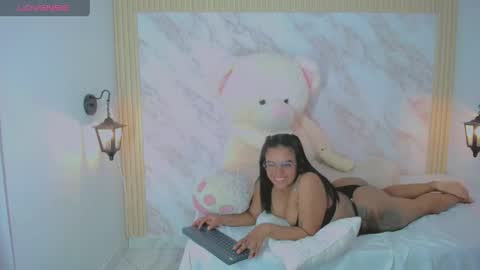 Snapshot of xiomy_fox chatting on May 4, 2026, 11:50 am XiomyFox online show from May 4, 2026, 11:50 am