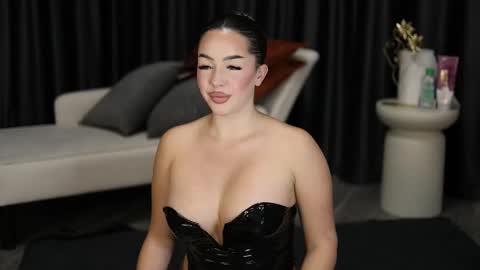 Julia online show from November 23, 2025, 9:58 pm