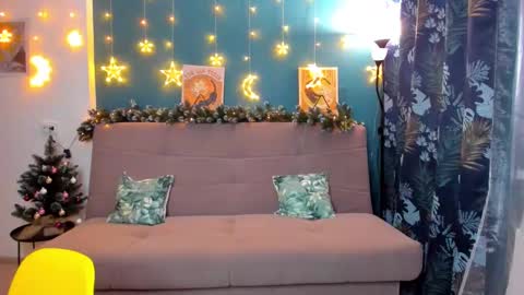 Chloe online show from December 26, 2024, 3:31 pm