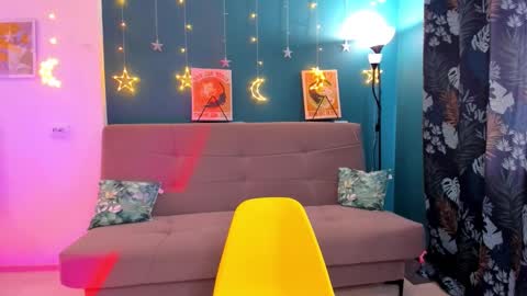 Chloe online show from February 11, 2025, 9:20 am