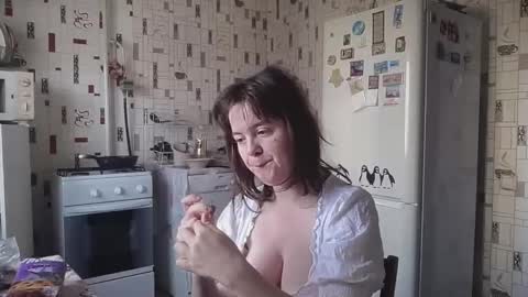 Snapshot of xlunasexyx chatting on November 13, 2025, 6:34 am Luna online show from November 13, 2025, 6:34 am