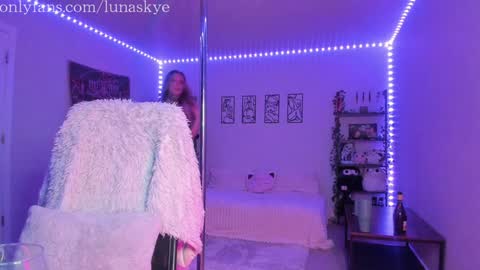   online show from November 12, 2025, 7:53 am