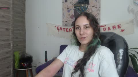 lunna online show from December 17, 2024, 3:28 pm