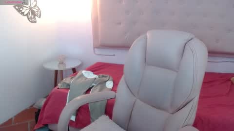 lunna online show from January 10, 2025, 10:36 pm