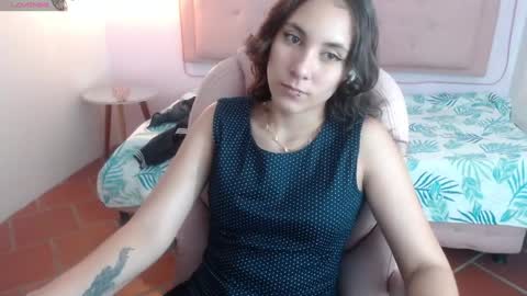 lunna online show from February 8, 2025, 8:42 pm