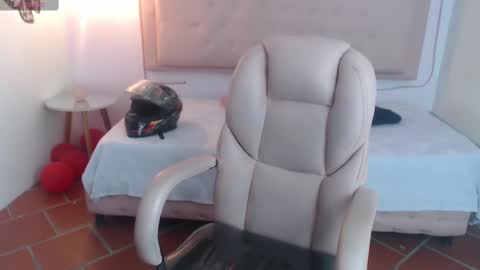 lunna online show from February 28, 2025, 7:25 pm