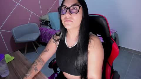 Snapshot of xmilee chatting on November 9, 2025, 1:15 am MILEE online show from November 9, 2025, 1:15 am