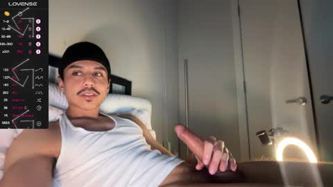 Snapshot of xmomentumx chatting on April 2, 2026, 3:31 pm xmomentumx online show from April 2, 2026, 3:31 pm