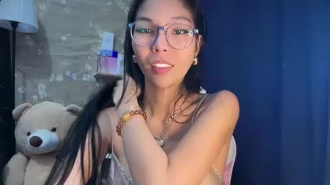 Snapshot of xmonica_cummerx chatting on December 22, 2025, 9:50 am Sweet Monica online show from December 22, 2025, 9:50 am