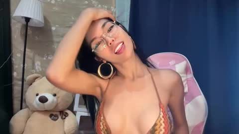 Snapshot of xmonica_cummerx chatting on March 3, 2026, 10:43 am Sweet Monica online show from March 3, 2026, 10:43 am