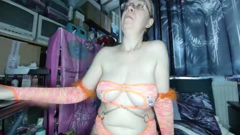 xnicetitsx online show from November 1, 2025, 7:32 am