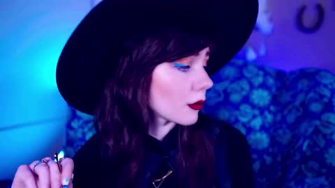 Bella Bondai online show from October 27, 2025, 5:44 am