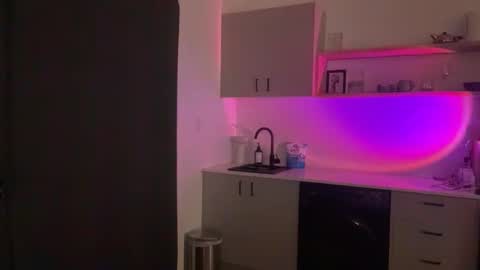 xopeachybaby online show from April 26, 2026, 10:46 am