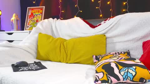 XoRylan online show from January 24, 2025, 5:11 pm