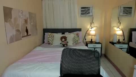 Snapshot of xrebecca_quinx chatting on November 20, 2025, 7:02 pm MISS GODDESS DOLLY online show from November 20, 2025, 7:02 pm