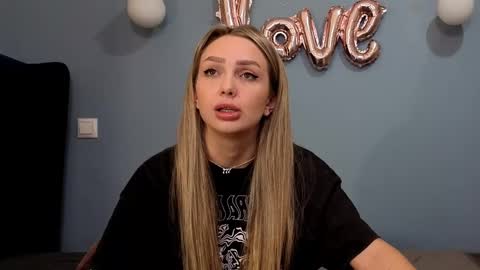 Snapshot of xsexycouples chatting on February 25, 2025, 12:25 am AnnaMaee online show from February 25, 2025, 12:25 am