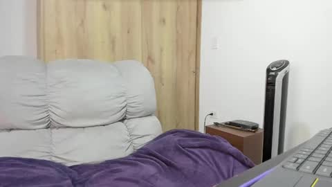 Hellen Sofia instagram hellen5546 online show from April 1, 2026, 7:44 pm