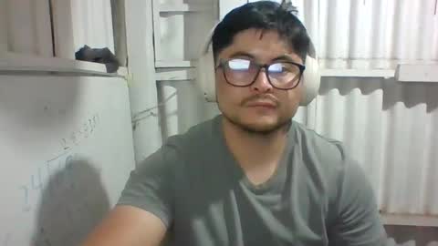 Snapshot of xstudiobog_90 chatting on March 2, 2025, 5:23 am xstudiobog_90 online show from March 2, 2025, 5:23 am