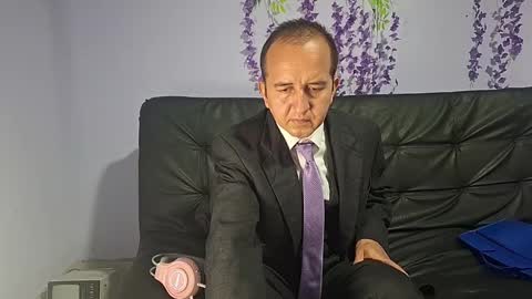 xthesexybossx online show from November 21, 2025, 3:44 pm