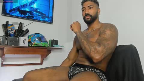 Snapshot of xtipp3r chatting on November 23, 2025, 12:05 pm Stipp3r online show from November 23, 2025, 12:05 pm